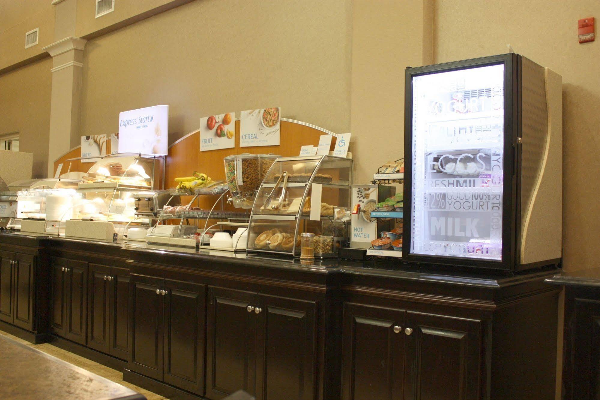 克雷斯特韦南i-10智选假日酒店及套房 克雷斯特维尤 外观 照片
